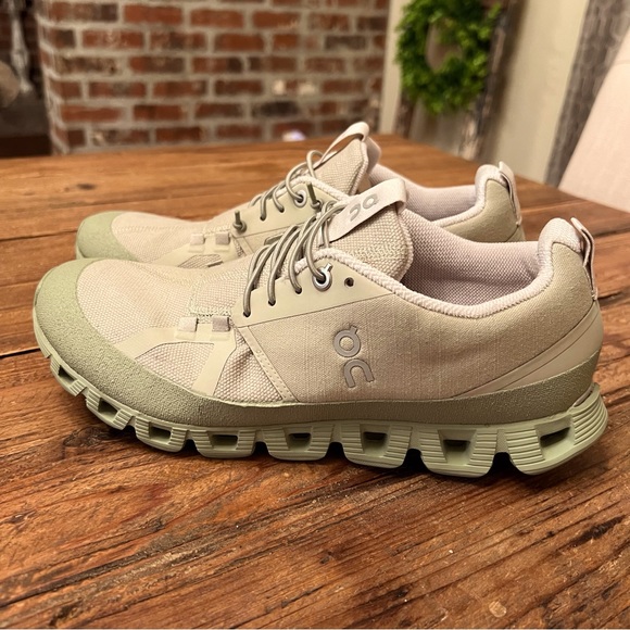 On Running Shoes - On Cloud Dip Sneakers in Hay/Leaf